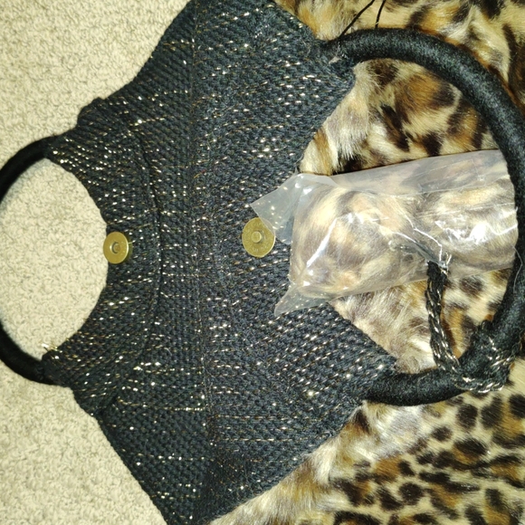 NWT Ladies Faux Leopard Fur Bag with Metallic Gold Woven Handbag - Picture 2 of 4